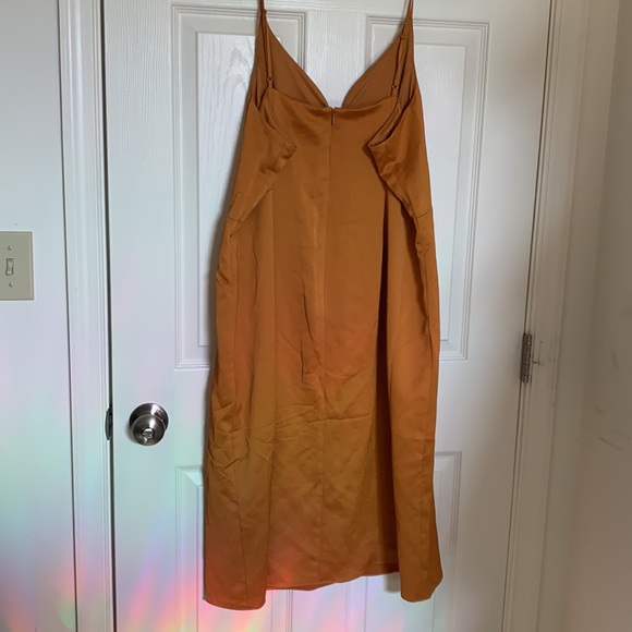 Express V Neck MIDI Strap Dress NWT - Picture 2 of 3